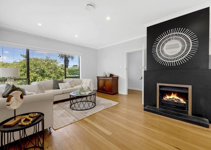  at 17 Eastern Beach Road, Eastern Beach, Manukau City, Auckland