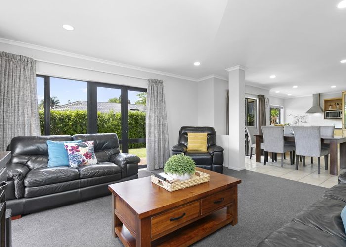  at 6 Peregrine Place, Welcome Bay, Tauranga