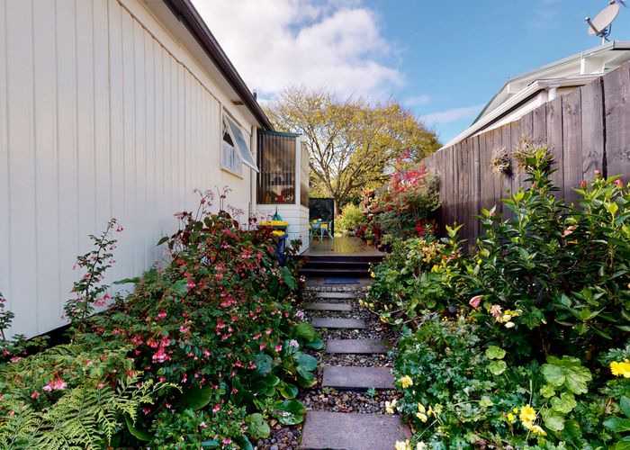  at 1 Dallow Place, Henderson, Auckland