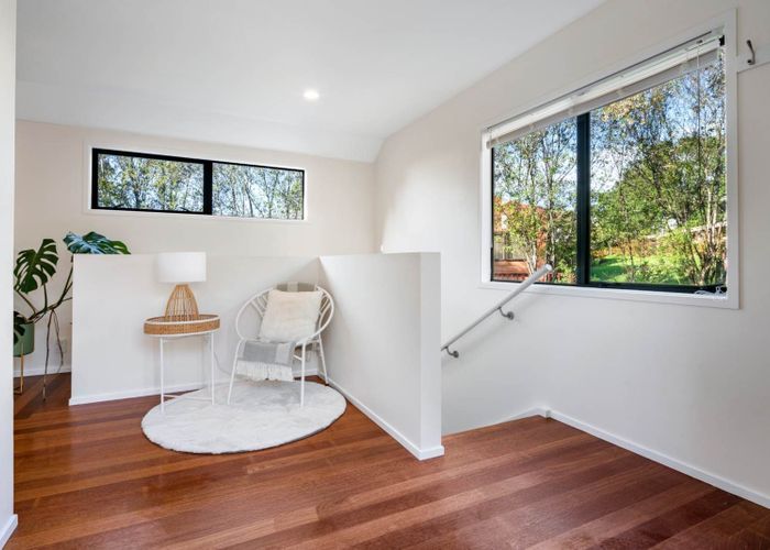  at 2/64 Langana Avenue, Browns Bay, North Shore City, Auckland