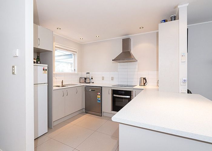  at 28 Matuhi Rise, Henderson, Waitakere City, Auckland
