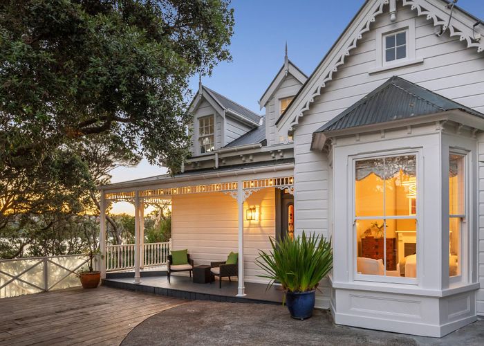  at 36 Queen Street, Northcote Point, Auckland