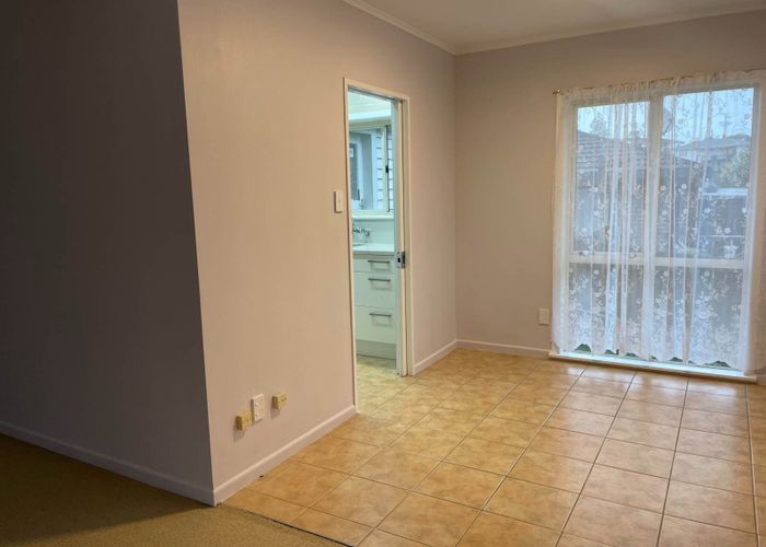  at 131 View Road, Sunnyvale, Auckland