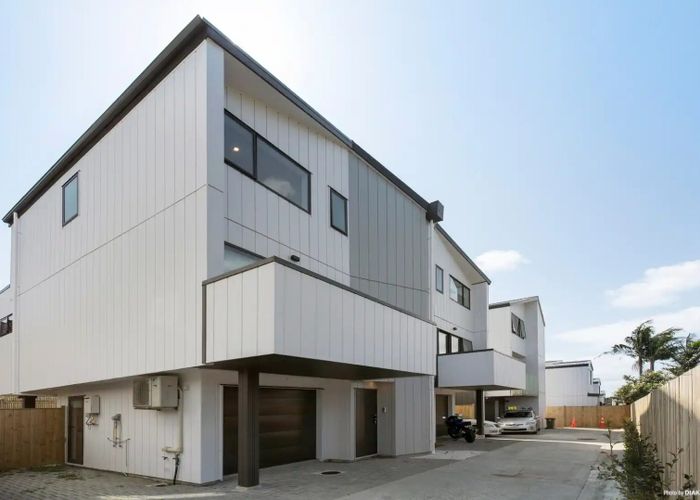 at 2/258 Lake Road, Hauraki, Auckland