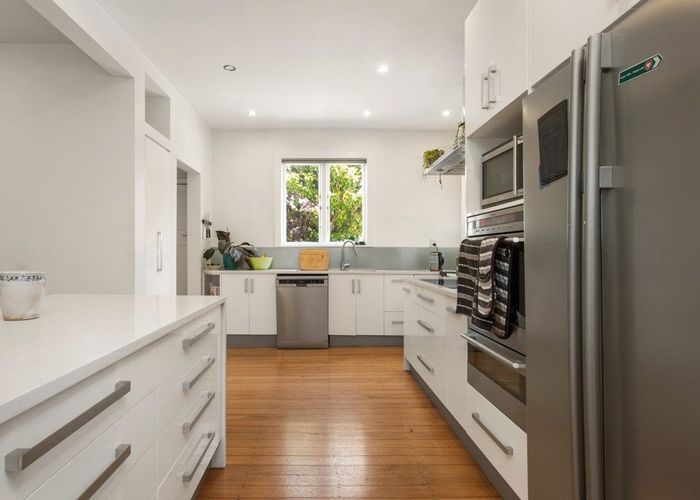 at 8 Bradshaw Terrace, Riccarton, Christchurch