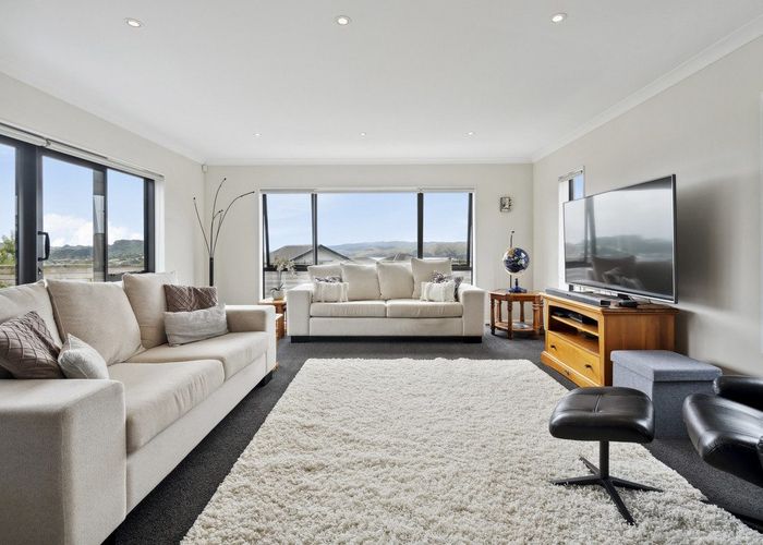  at 81 Endeavour Drive, Whitby, Porirua