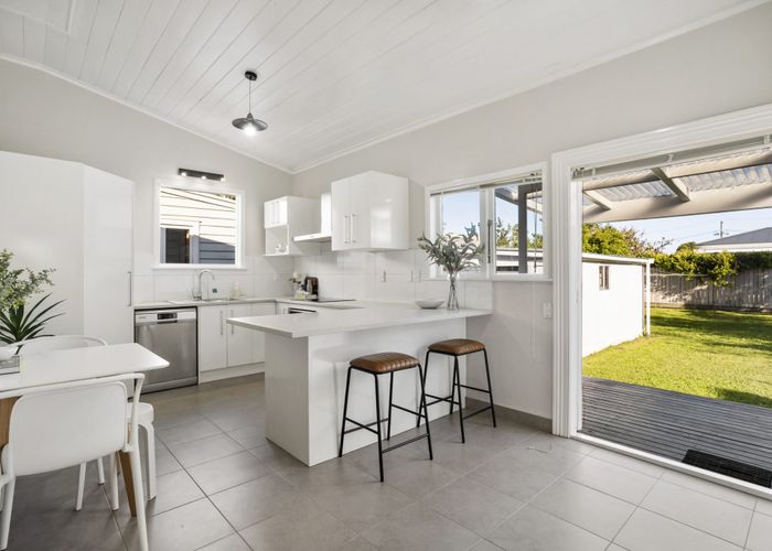  at 72 Burnley Terrace, Sandringham, Auckland