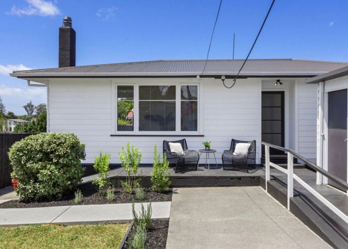  at 32 Neil Avenue, Te Atatu Peninsula, Waitakere City, Auckland