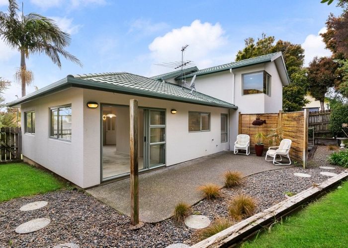  at 4 San Ambrosio Rise, Henderson, Waitakere City, Auckland