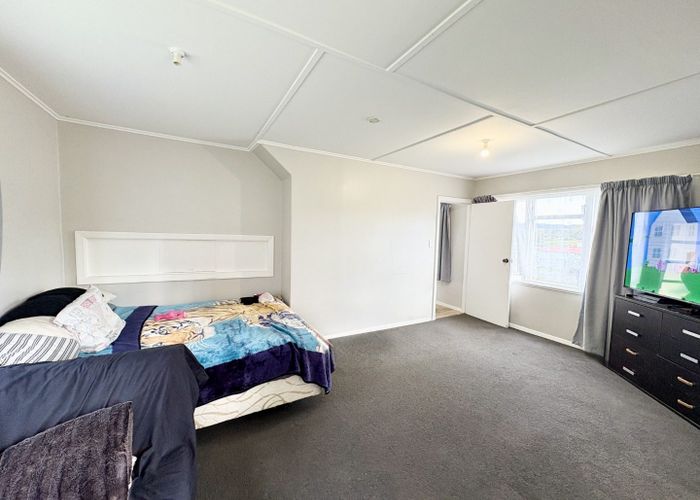  at 2b Devon Place, Cannons Creek, Porirua, Wellington