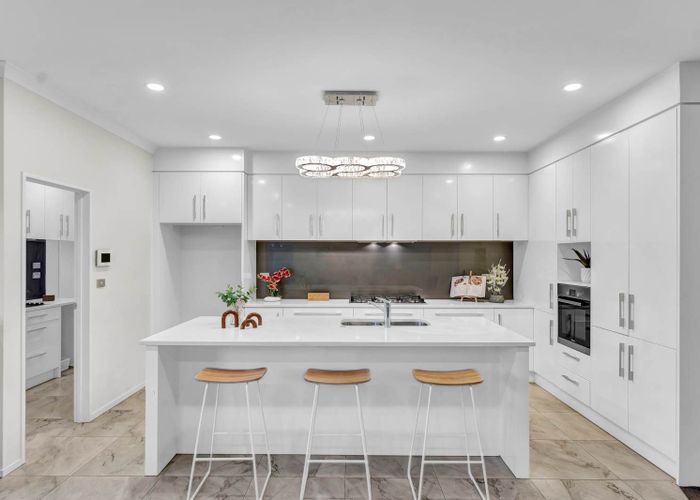 at 10 Fong Road, Flat Bush, Manukau City, Auckland