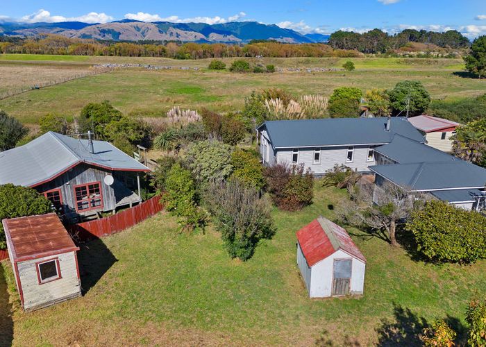  at 35 Old Coach Road South, Otaki Beach, Otaki