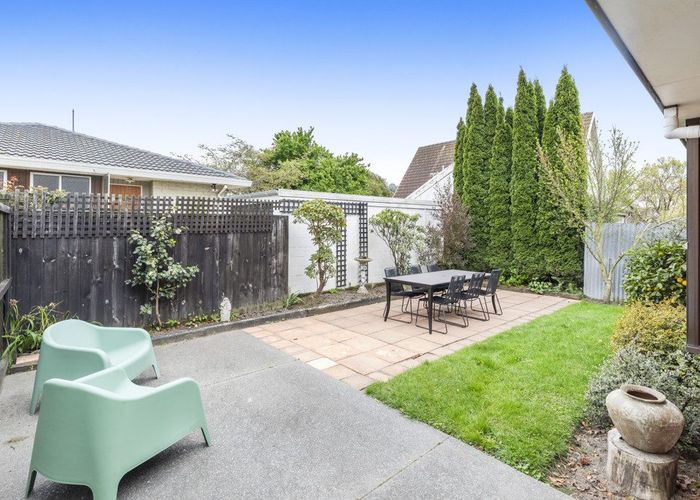  at 2/10 Broadfell Avenue, Avonhead, Christchurch City, Canterbury