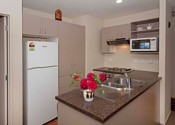  at 52 Woodbank Drive, Glen Eden, Auckland