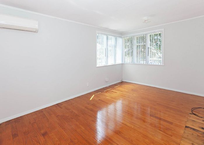  at 8 Courtenay Crescent, Mangere East, Auckland