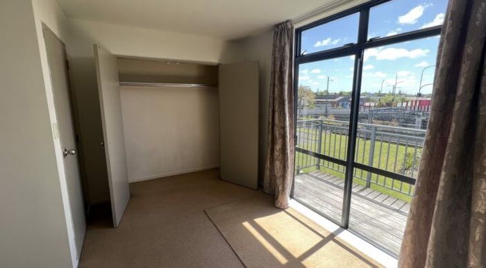  at 6 Ambrico Place, New Lynn, Waitakere City, Auckland