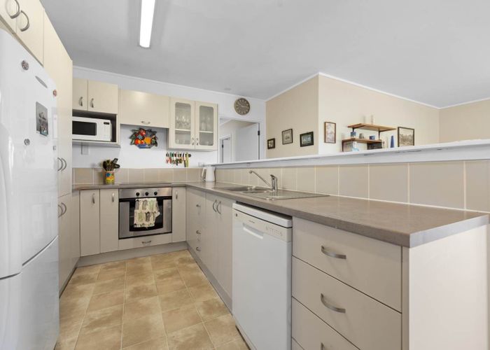 at 2/68 Bleakhouse Road, Bucklands Beach, Auckland