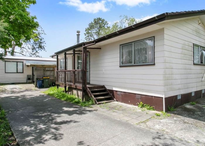  at 7 Silverstone Place, Henderson, Auckland