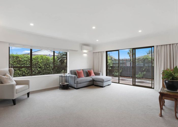  at 2/38 Miltonia Avenue, Te Atatu South, Waitakere City, Auckland