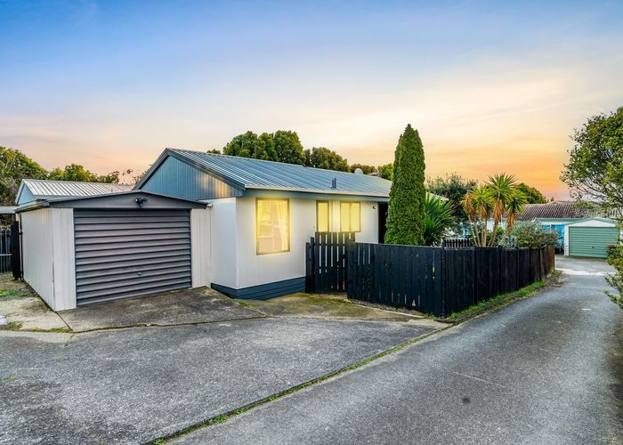  at 1/9 Kimdale Place, Totara Heights, Auckland