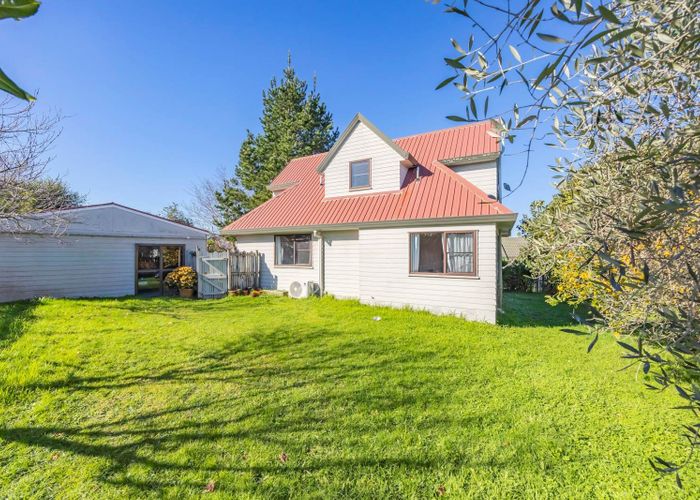  at 8 Wren Place, Unsworth Heights, Auckland