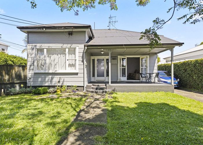  at 2/57 Grotto Street, Te Papapa, Auckland