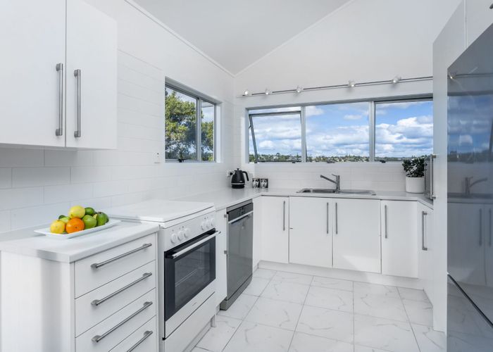  at 1/40 Tree View Avenue, Glenfield, North Shore City, Auckland
