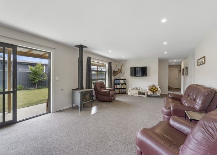  at 32 Perriam Place, Mount Pisa