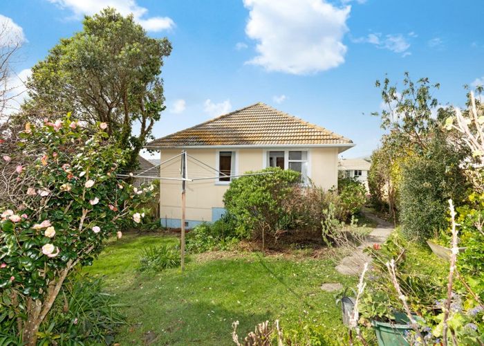  at 6 Aparangi Crescent, Elsdon, Porirua