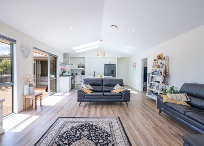  at 9 Kohuhu Lane, Redwood Valley