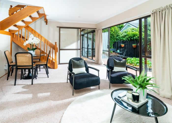  at 2/136 Karori Road, Karori, Wellington