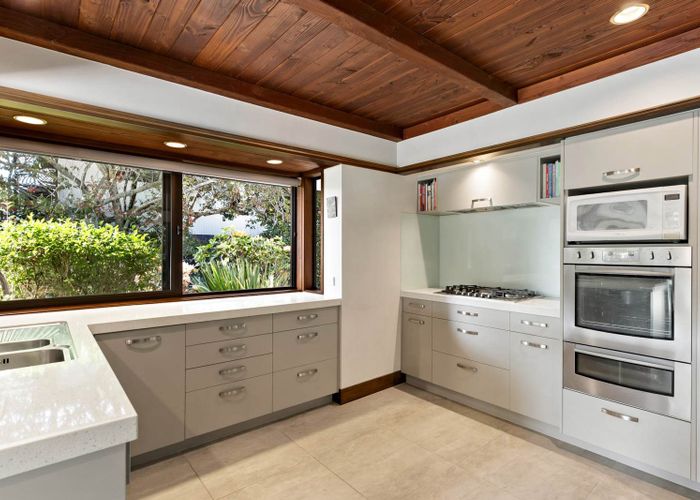  at 2/12 Penzance Road, Mairangi Bay, North Shore City, Auckland