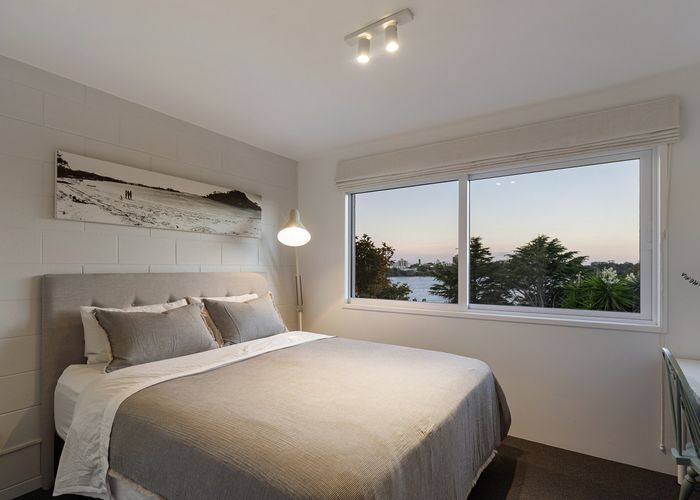  at 4/72 Kitchener Road, Milford, Auckland