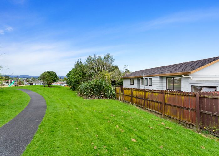  at 2/73 Luanda Drive, Ranui, Auckland