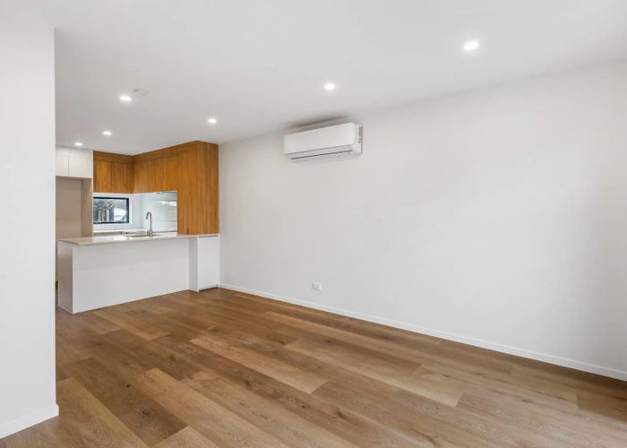  at 323 Glengarry Road, Glen Eden, Waitakere City, Auckland