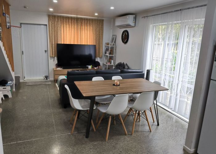  at 9D Humphrey Kemp Avenue, Henderson, Waitakere City, Auckland