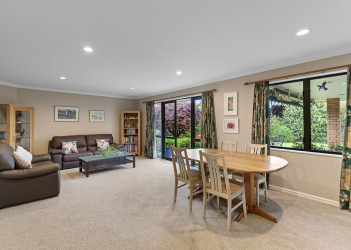 at 5 Chesterton Drive, Leamington, Cambridge