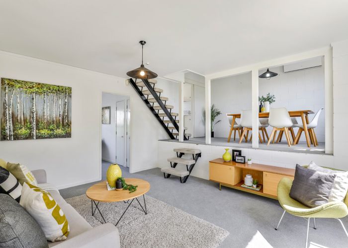  at 1/52 Fruitvale Road, New Lynn, Waitakere City, Auckland