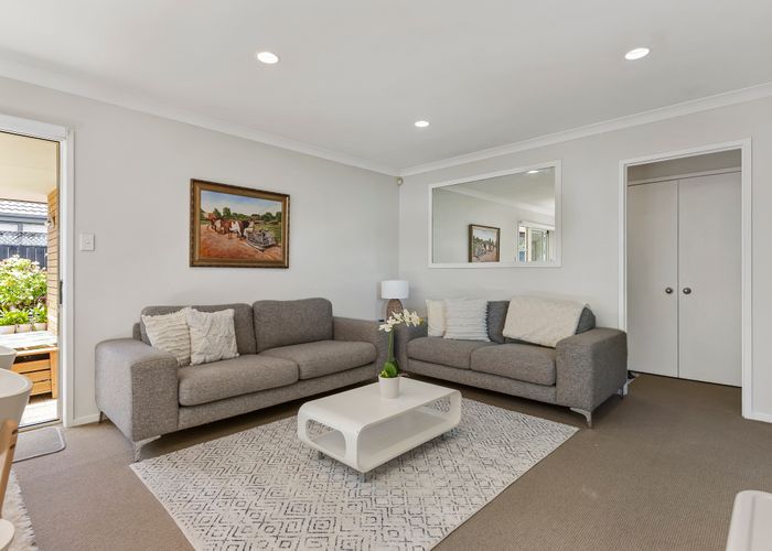  at 33 Greenpark Road, Penrose, Auckland
