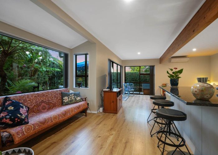  at 4 Milwaukee Place, Glendene, Waitakere City, Auckland