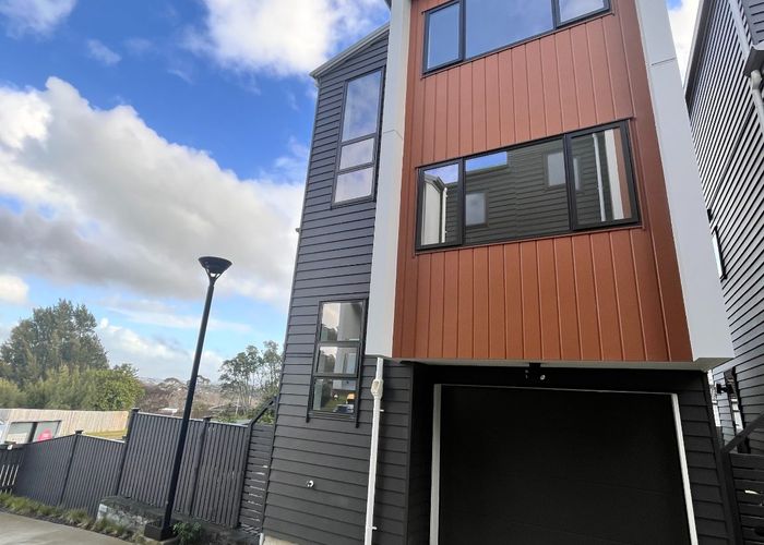  at 1/6 Woodhouse Place, West Harbour, Waitakere City, Auckland