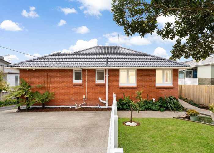  at 1/625 Beach Road, Rothesay Bay, North Shore City, Auckland