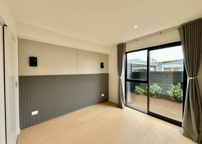  at 2/16 Mapau Road, Greenlane, Auckland