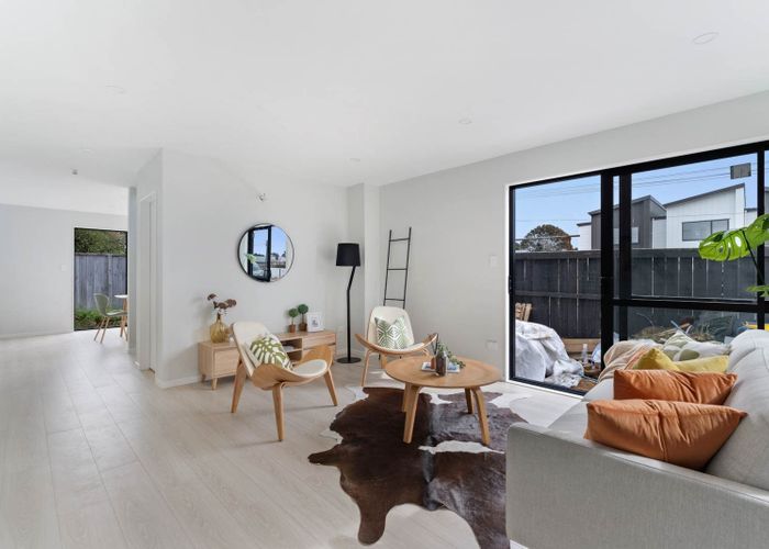  at 3 Lynwood Road, New Lynn, Auckland