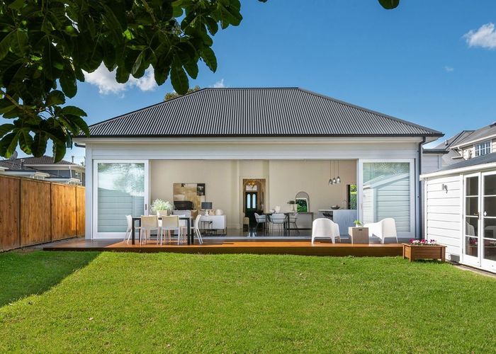  at 154 Hinemoa Street, Birkenhead, North Shore City, Auckland
