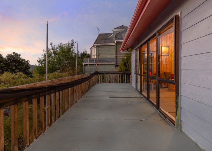  at 17 Kinloch Place, Papakowhai, Porirua
