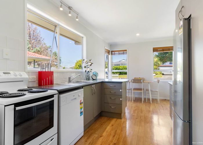  at 28 Harmel Road, Glendene, Auckland