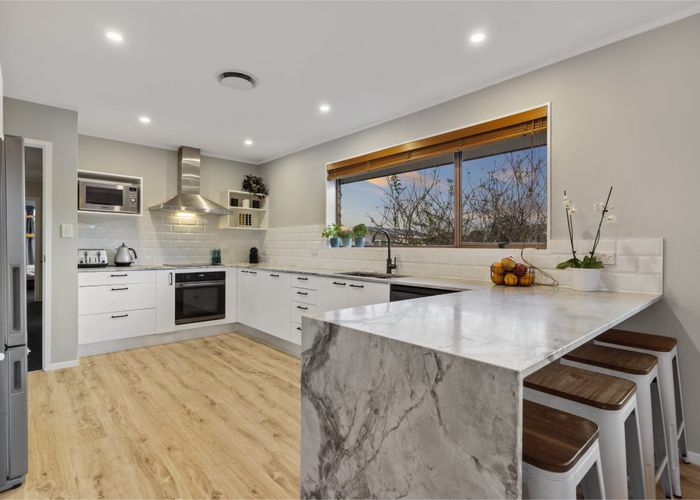  at 7 Sealand Place, Mangere Bridge, Auckland