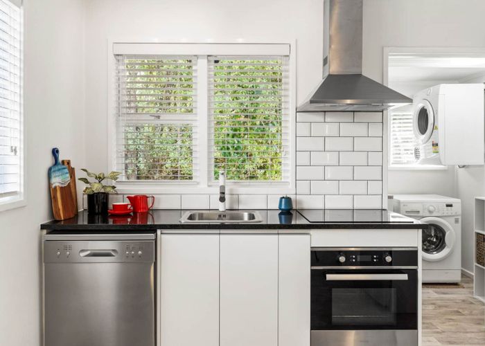  at 1/6 Kororo Street, Northcote, Auckland