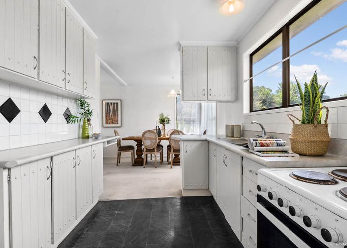  at 10 Kern Place, Manurewa, Auckland